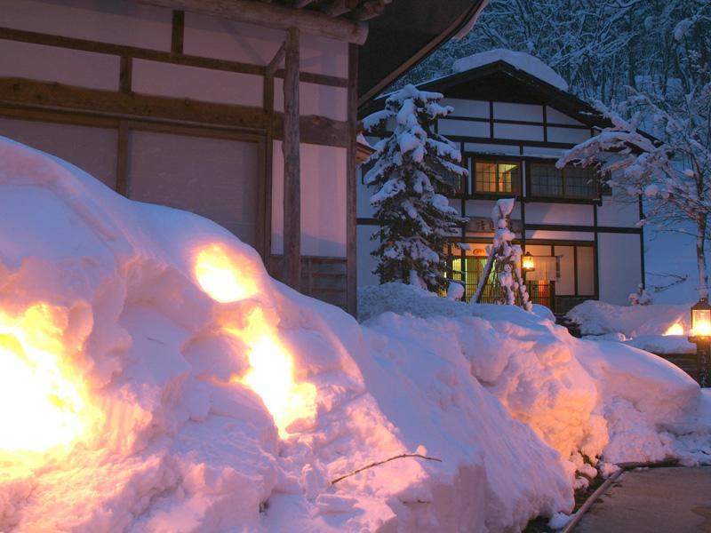 Готель Lamp No Yado Aoni Onsen Hirakawa Екстер'єр фото